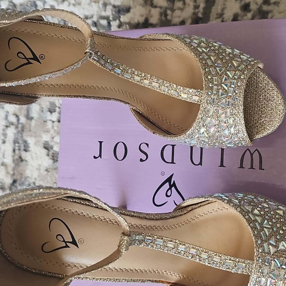 Windsor Gold Women's Heels - Picture 3 of 3